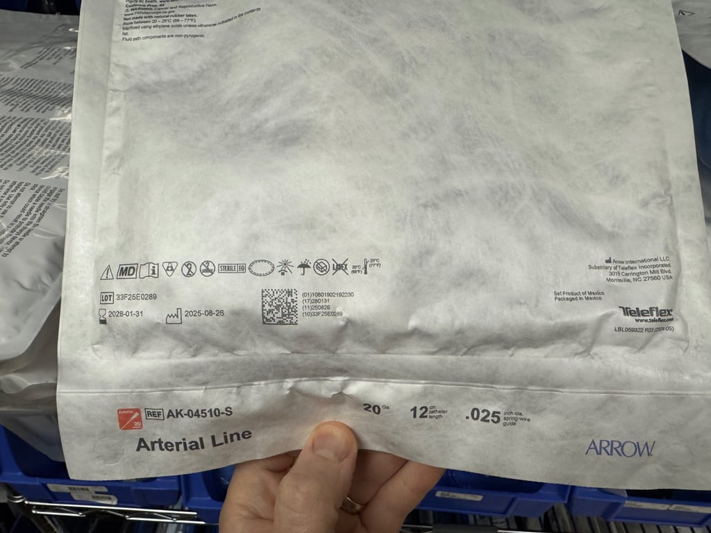AK-04510-S - Arrow Arterial Line 20 Ga 12cm length catheter with .025 inch dia. spring-wire guide