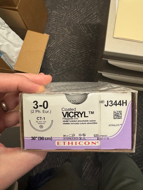J344H - VICRYL Polyglactin 910 violet braided absorbable suture, 3-0, CT-1 36mm 1/2c Taperpoint, 36" (90cm)