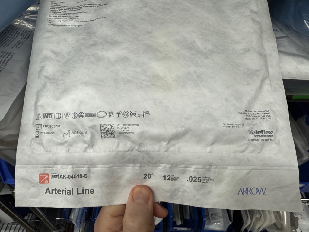 AK-04510-S - Arterial Line Catheter with Spring-Wire Guide